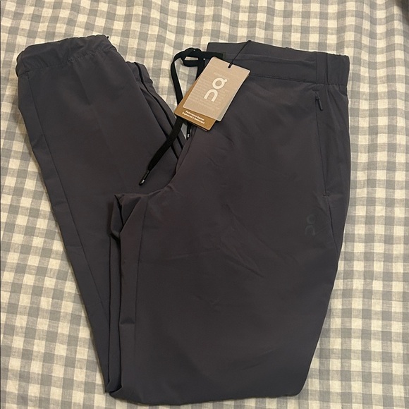 On Running Women’s Dark Gray Joggers - Picture 1 of 4